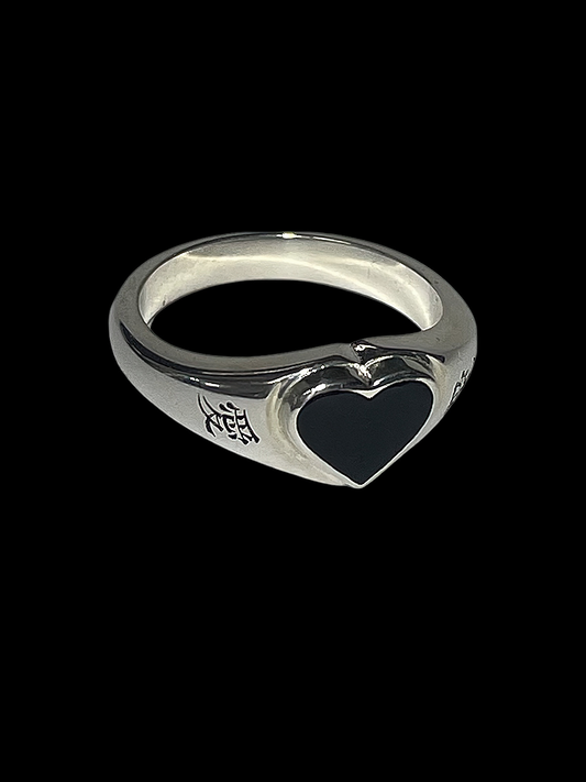 Black Heart Chromatic 爱 Ring
