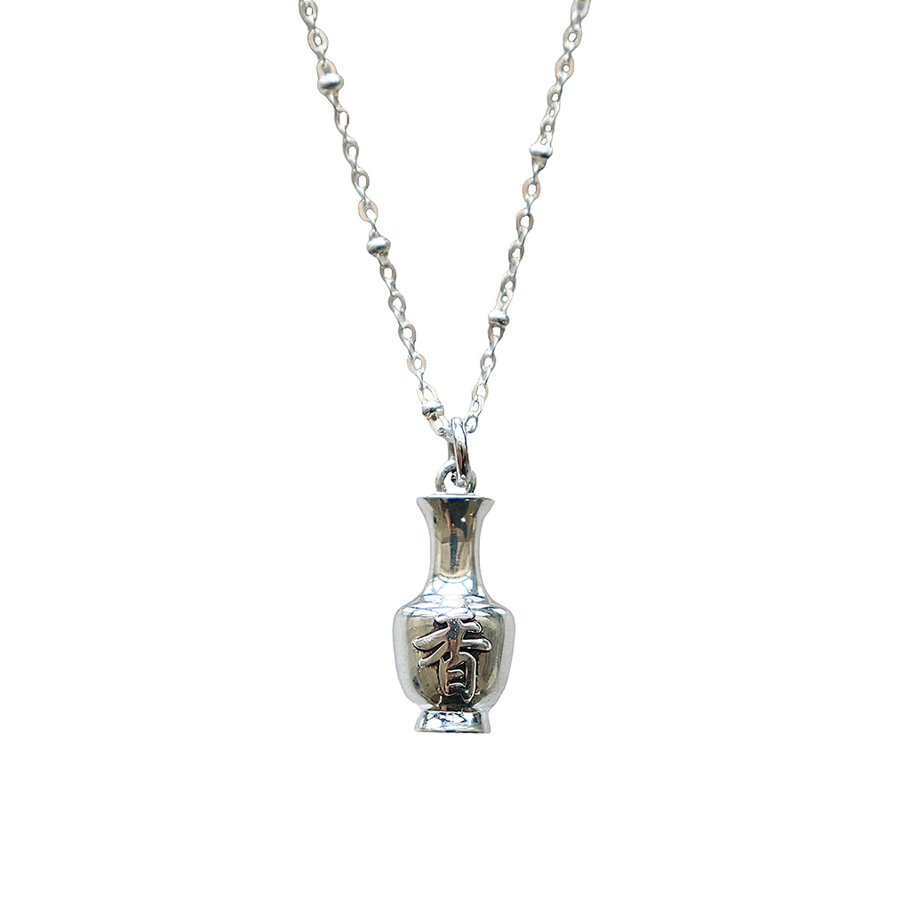 香 Fragrant Vase necklace
