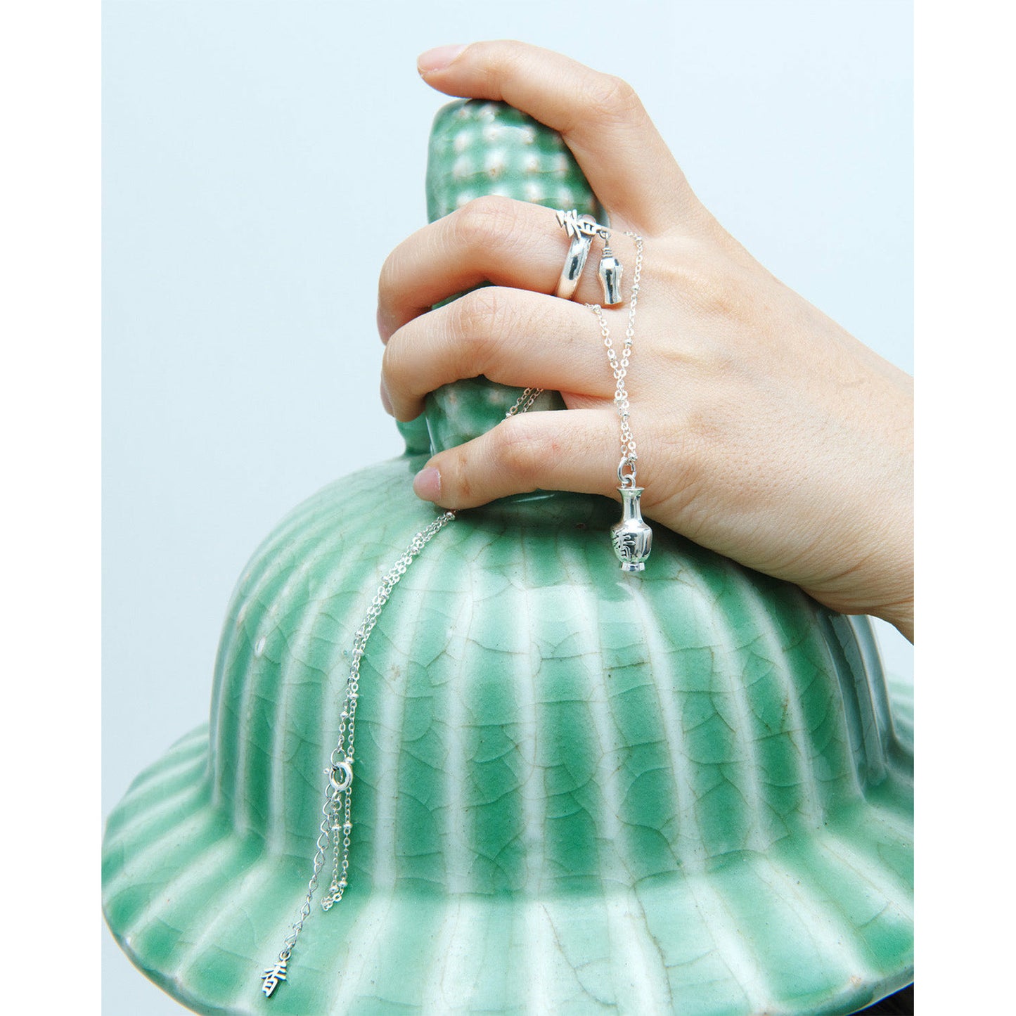 香 Fragrant Vase necklace